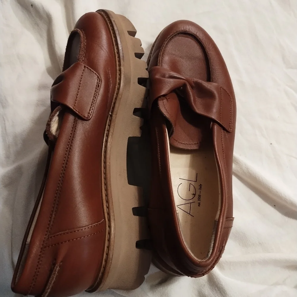 AGL Attilio Giusti Leombru Women's Brown Loafers